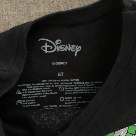 Christmas shirt bundle of 2 size 5T and 6 - Picture 4 of 7